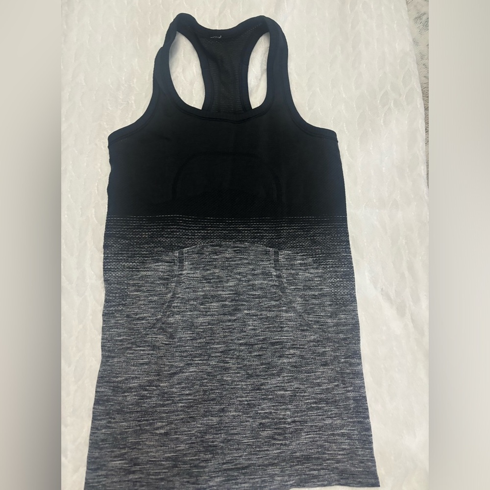 Lululemon workout top